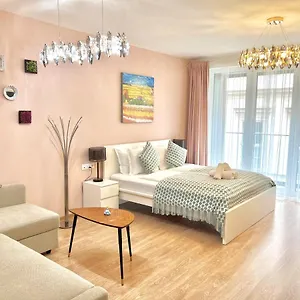 Mm D , Budapest Hungary